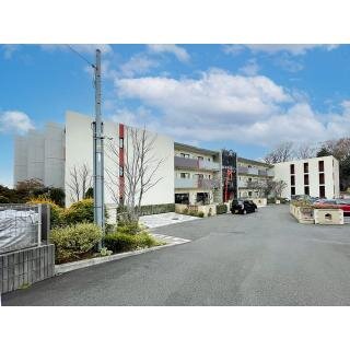 クレセントコート